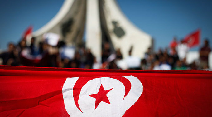 tunisie révolution kasbah drapeau