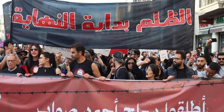 Grand rassemblement en appui à l’avocat Ahmed Souab 