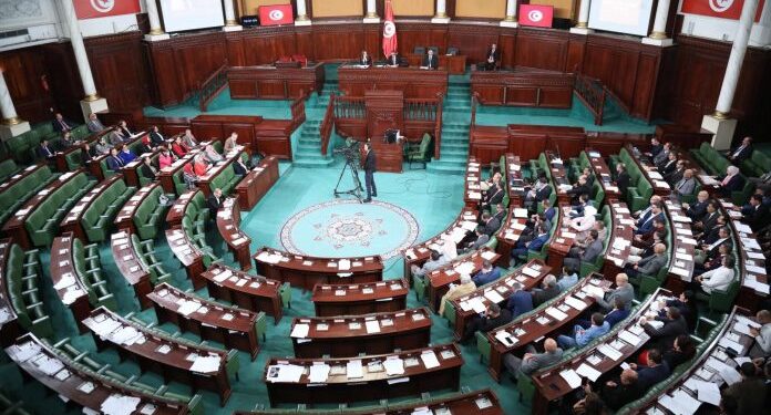 Passage de la législation concernant les contrats d’emploi et l&rsquo;interdiction de la sous-traitance.