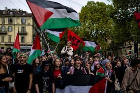 Des dizaines de milliers de manifestants dénoncent le « génocide à Gaza » en Italie